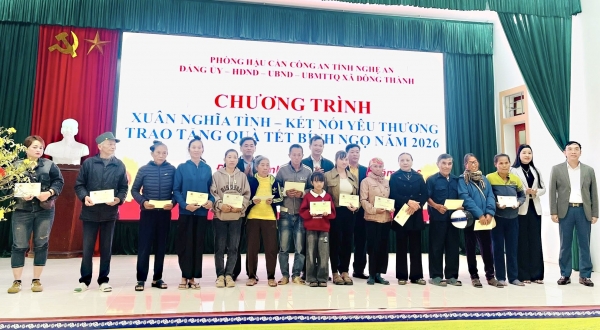 Nghệ An: “Xuân nghĩa tình - Kết nối yêu thương” đến với hộ gia đình khó khăn xã Đông Thành