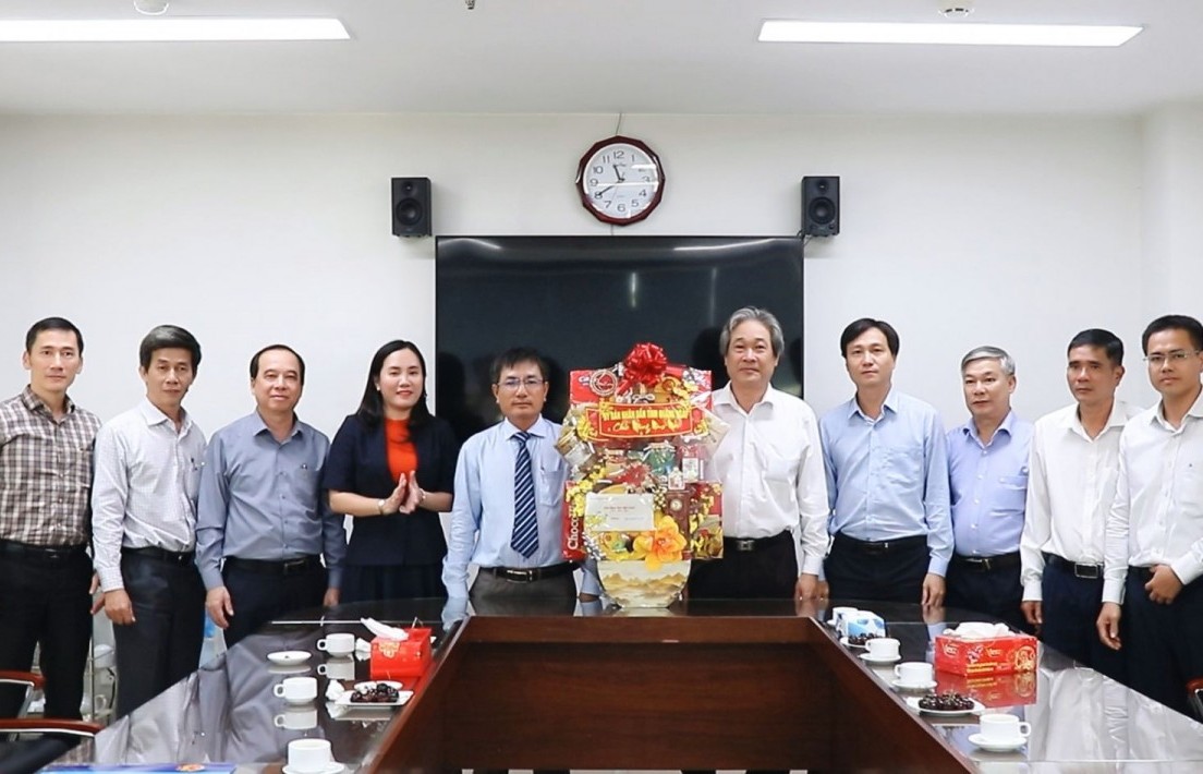 Phó Chủ tịch UBND tỉnh Nguyễn Ngọc Sâm thăm và chúc Tết các ngân hàng, XSKT Quảng Ngãi