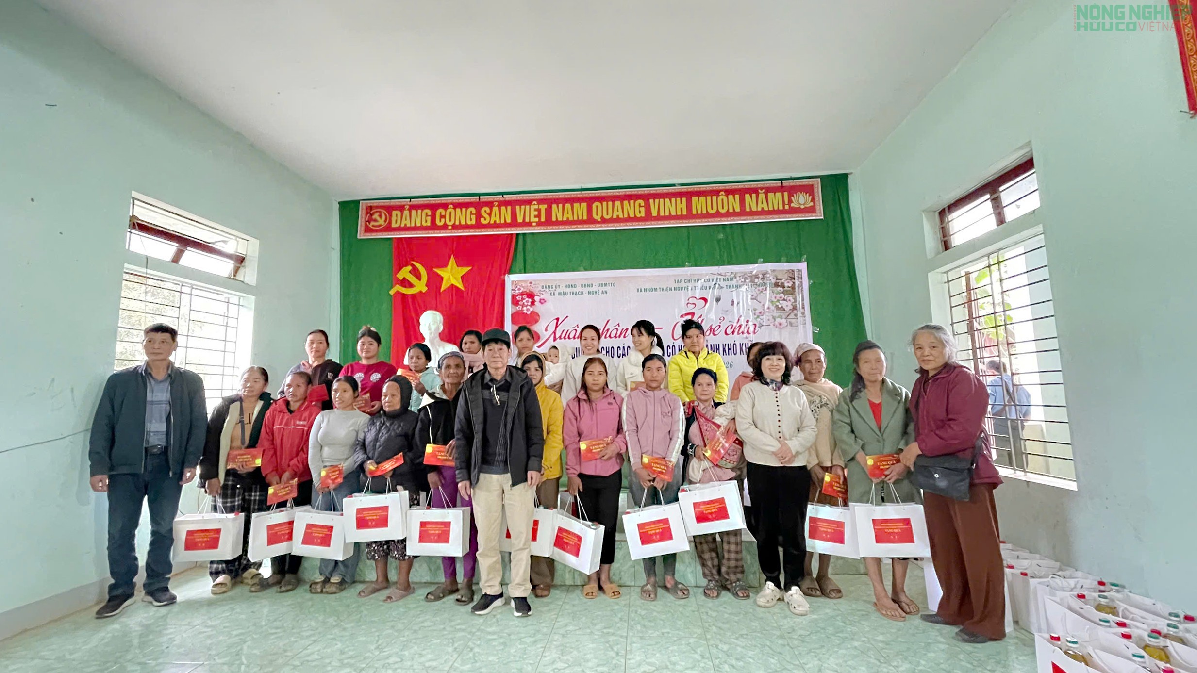 Hàng trăm suất quà Tết gửi gắm yêu thương đến với bà con Đan Lai, xứ Nghệ