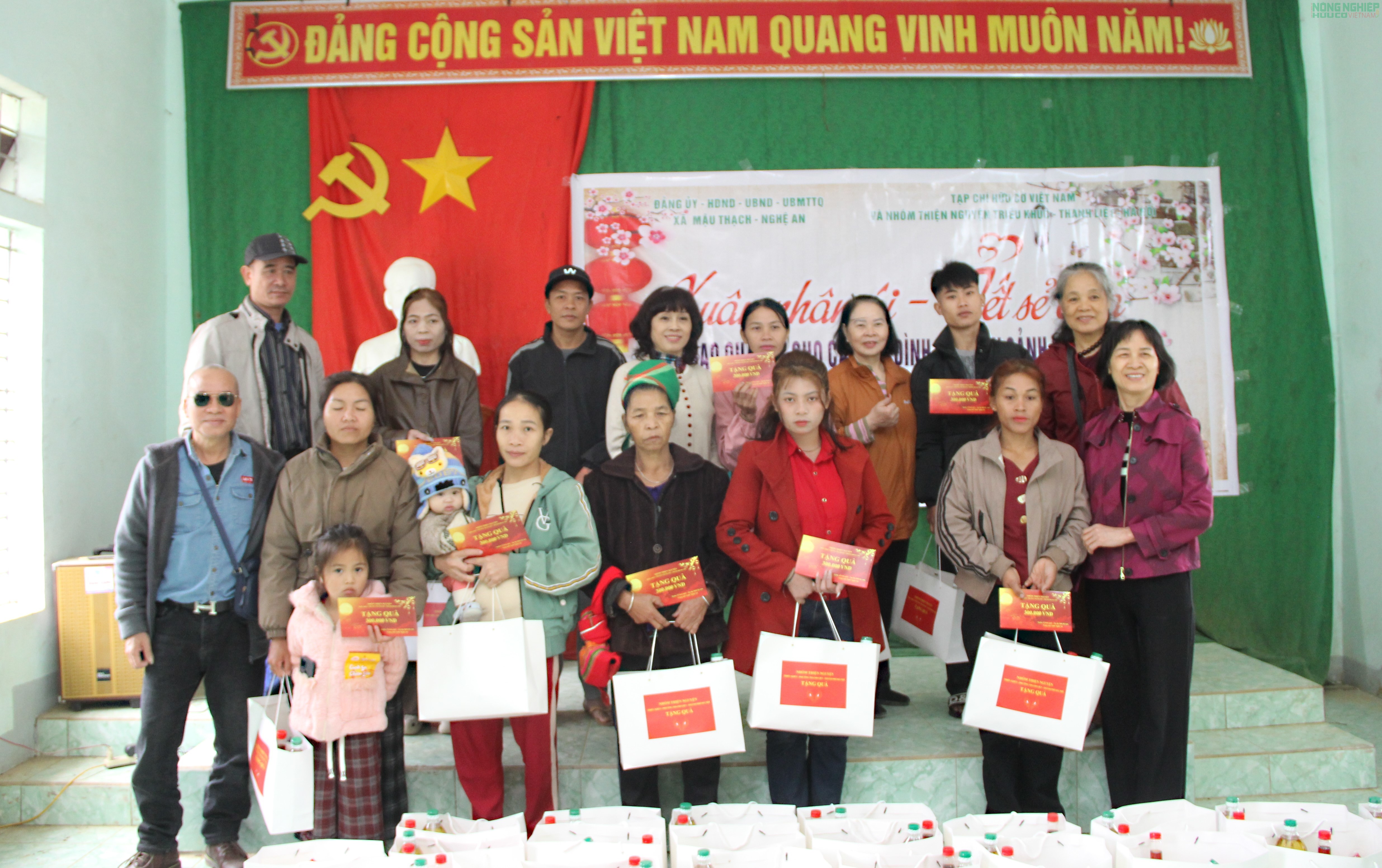 Hàng trăm suất quà Tết gửi gắm yêu thương đến với bà con Đan Lai, xứ Nghệ