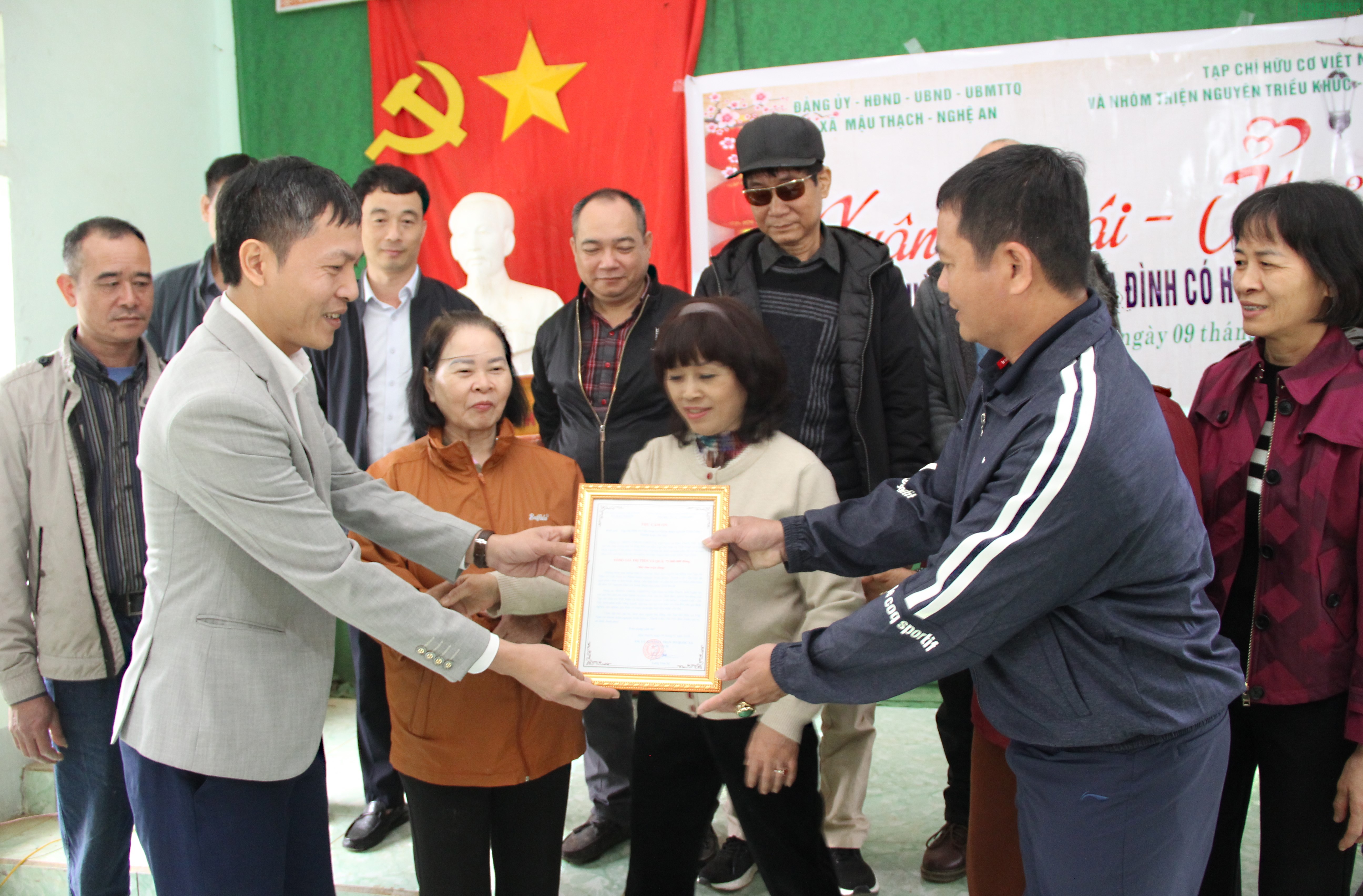 Hàng trăm suất quà Tết gửi gắm yêu thương đến với bà con Đan Lai, xứ Nghệ