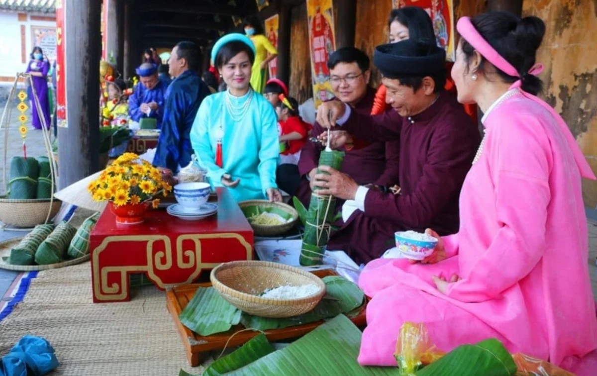 “Tết Huế cùng di sản” - bảo tồn, phát huy các giá trị di sản văn hóa cung đình Huế chuỗi chương trình văn hóa - nghệ thuật hấp dẫn kéo dài từ ngày 10 đến 23/2 (23 tháng Chạp năm Ất Tỵ đến mồng 7 tháng Giêng năm Bính Ngọ)