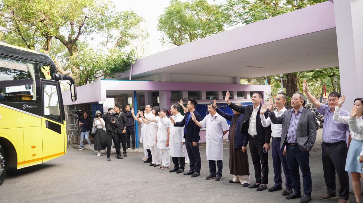 Chuyến xe yêu thương – Hành trình của những trái tim hướng về gia đình dịp Tết Từ ngày 11 đến 13-2-2026 (tức từ 24 đến 26 tháng Chạp âm lịch), chương trình bố trí 9 chuyến xe chất lượng cao, mỗi xe 45 chỗ