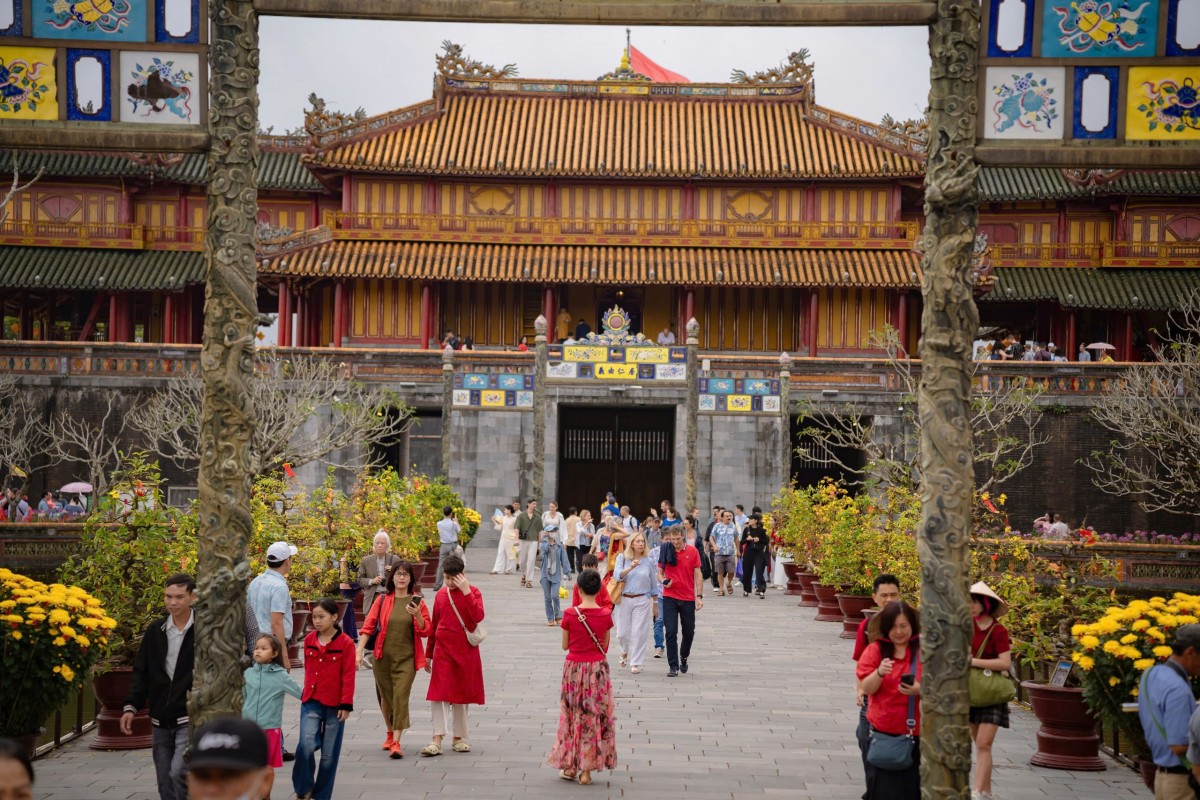 Đại Nội Huế: Mùng 1 Tết Bính Ngọ 2026 nhộn nhịp du khách trong nước và quốc tế
