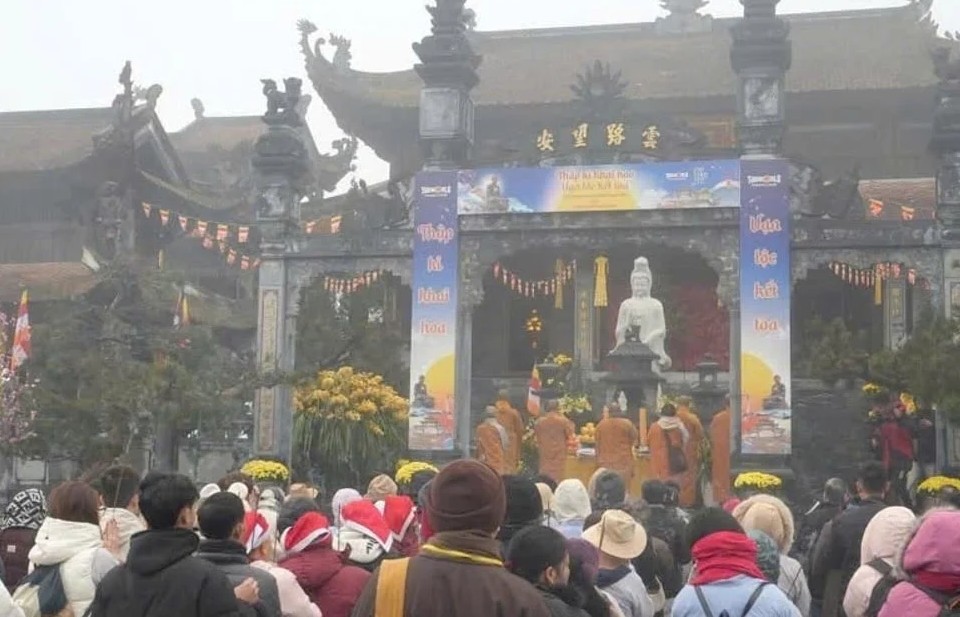 Du xuân “đem theo” ý thức bảo vệ môi trường