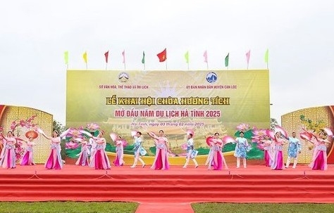 Hà Tĩnh: Rộn ràng khai hội chùa Hương Tích