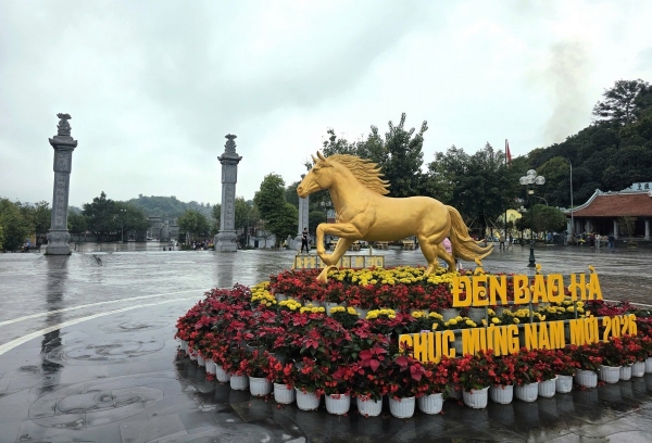nhon nhip du khach thap phuong dang huong den bao ha dau nam