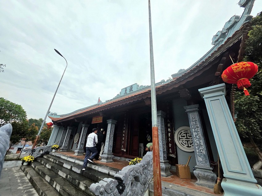 Nhộn nhịp du khách thập phương dâng hương Đền Bảo Hà đầu năm