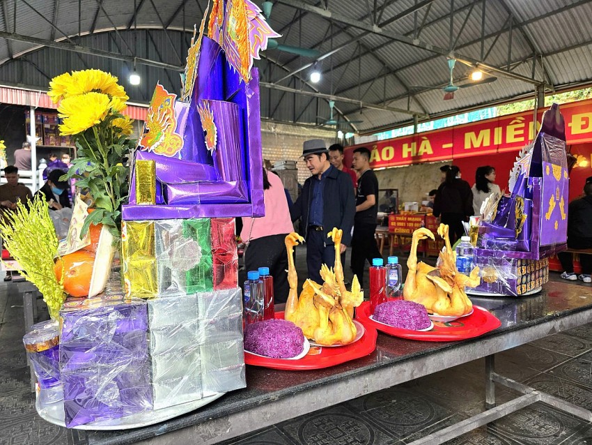 Nhộn nhịp du khách thập phương dâng hương Đền Bảo Hà đầu năm