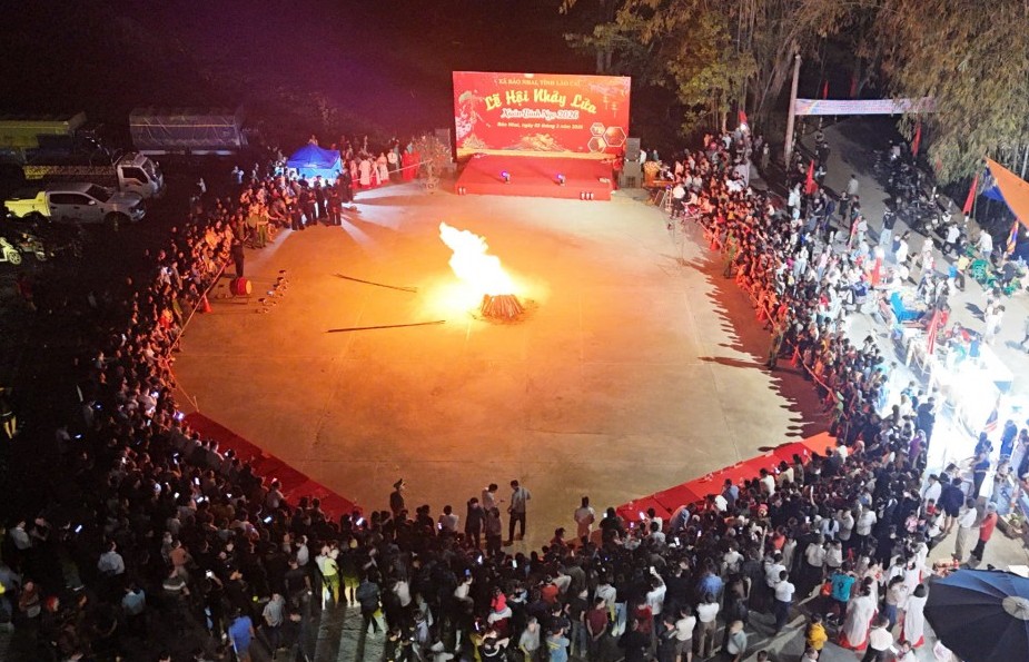 Độc đáo lễ hội nhảy lửa của người Dao Nậm Đét xã Bảo Nhai