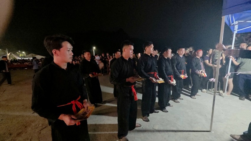 Độc đáo lễ hội nhảy lửa của người Dao Nậm Đét xã Bảo Nhai