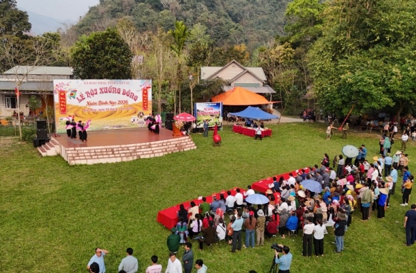 ve vung cao bao nhai vui hoi long tong ngay xuan