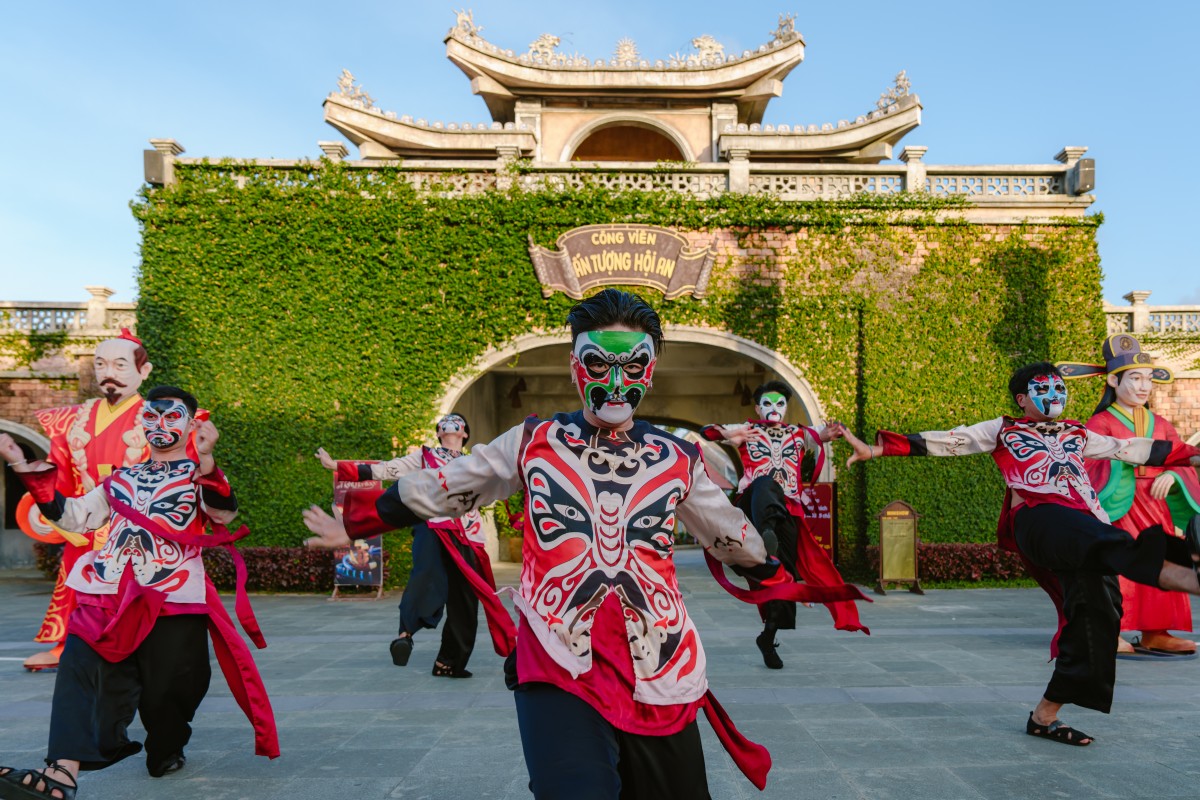 Bầu trời Hội An bừng sáng đêm khai mạc Lễ hội Ánh sáng & Di sản 2026