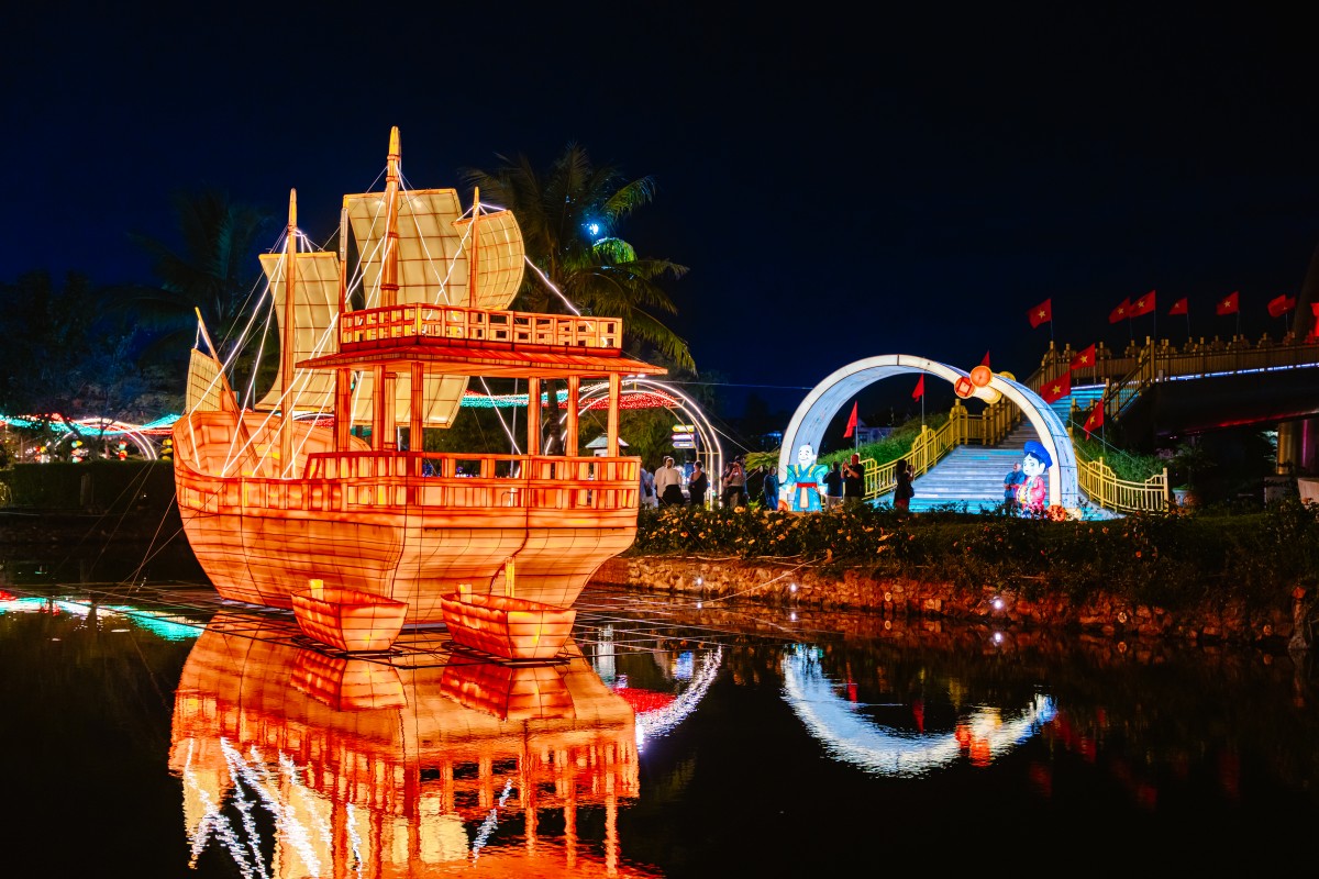 Bầu trời Hội An bừng sáng đêm khai mạc Lễ hội Ánh sáng & Di sản 2026