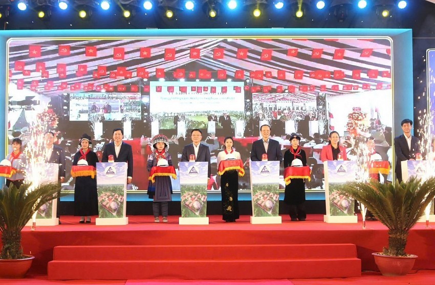 Phó Thủ tướng Lê Thành Long dự lễ động thổ trường nội trú ở biên giới Lào Cai