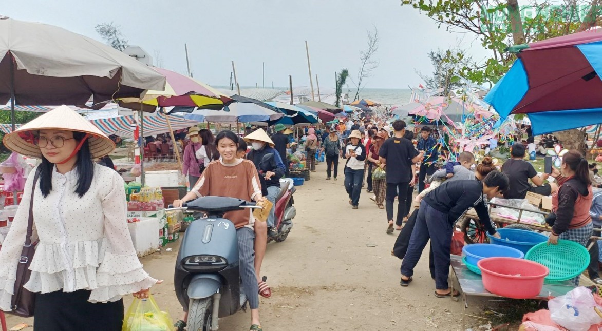 Cá trích nướng “gây sốt” mạng xã hội, thơm lừng làng biển xứ Nghệ