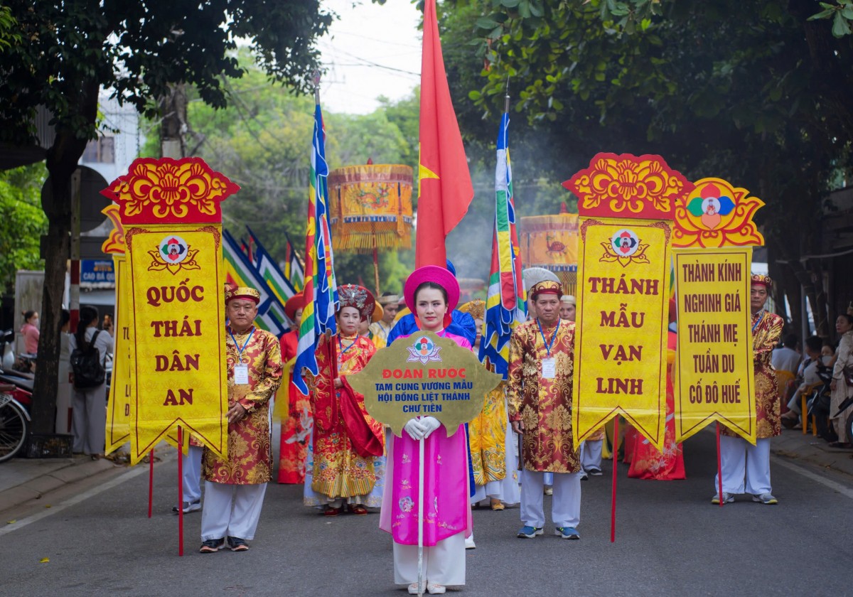 lễ hội Điện Huệ Nam (còn gọi là Điện Hòn Chén)