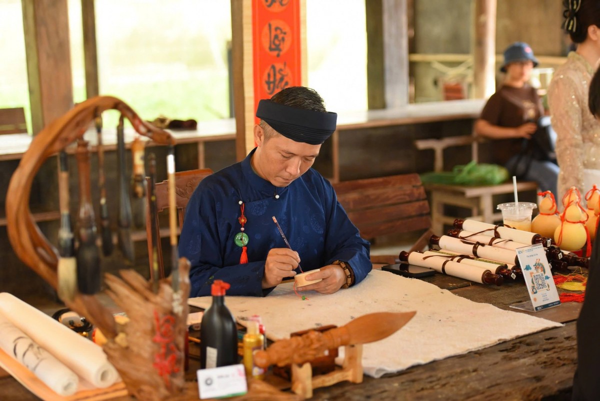 Phiên chợ quê “Mì xưa mì sớm” tái hiện sinh động đời sống làng quê Việt Nam.