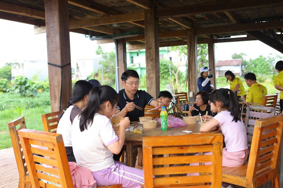 Phiên chợ quê “Mì xưa mì sớm” tái hiện sinh động đời sống làng quê Việt Nam.