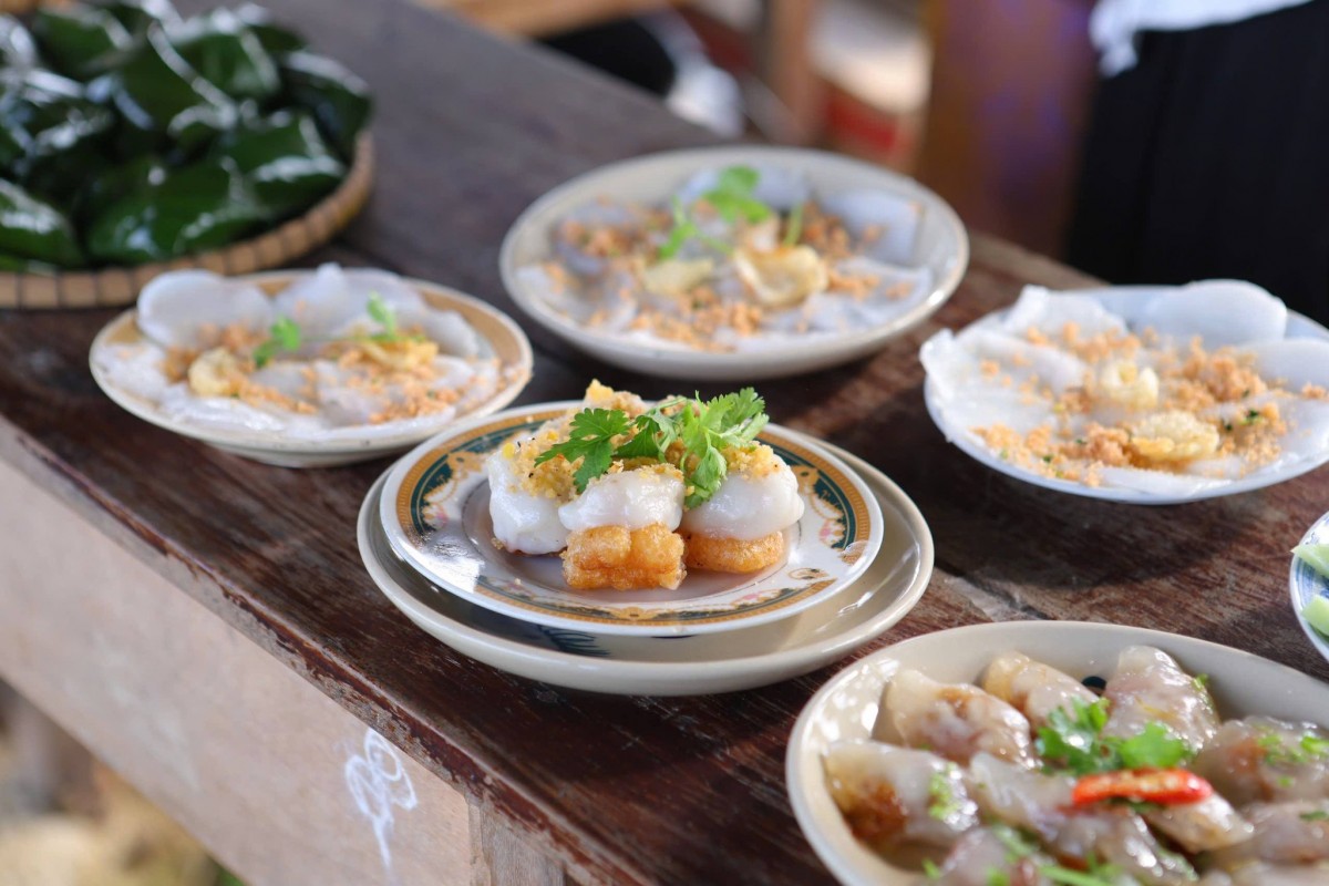 Những gian hàng ẩm thực mang đậm hương vị truyền thống Huế