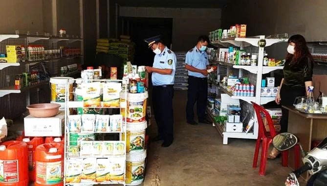 Xử phạt một HTX nông nghiệp vì buôn bán thuốc BVTV hết hạn sử dụng