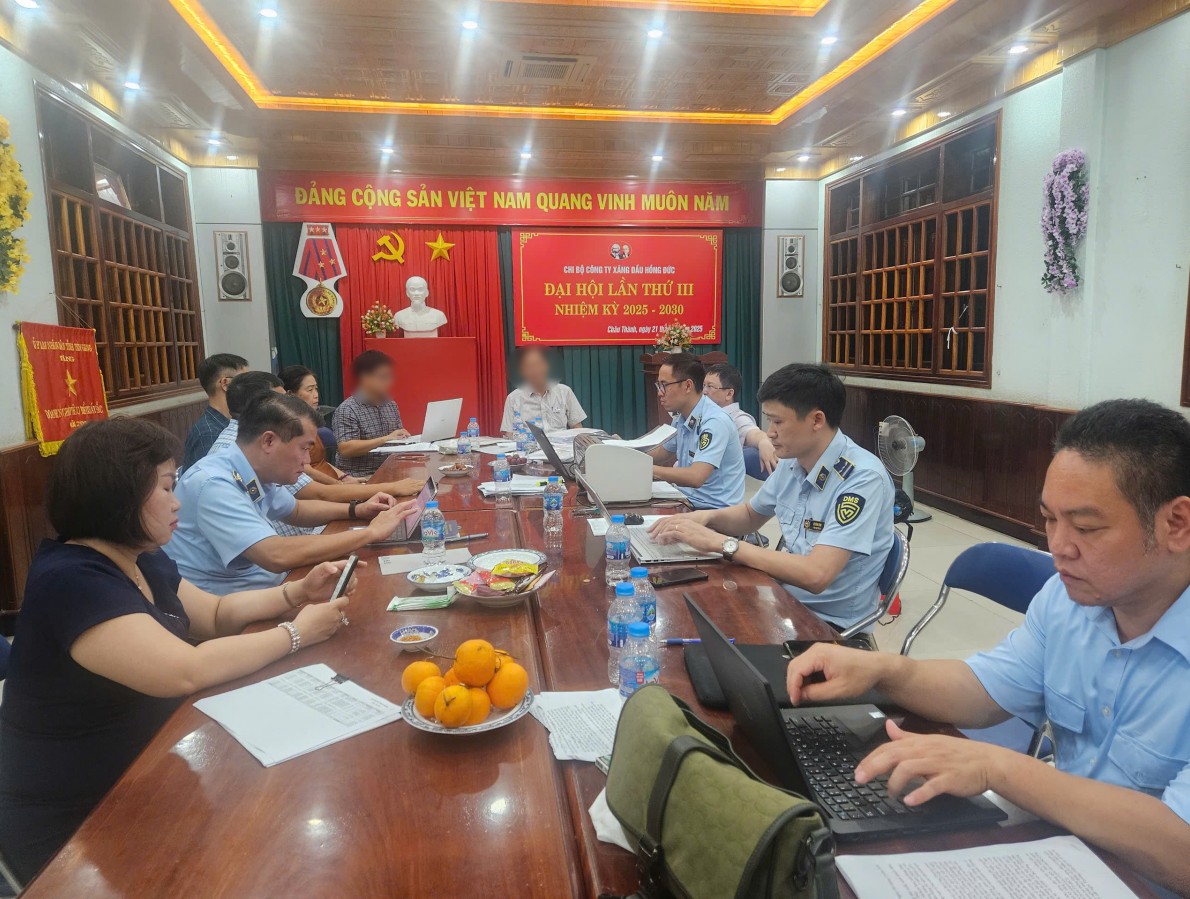 Xử phạt hai doanh nghiệp đầu mối vi phạm dự trữ xăng dầu bắt buộc
