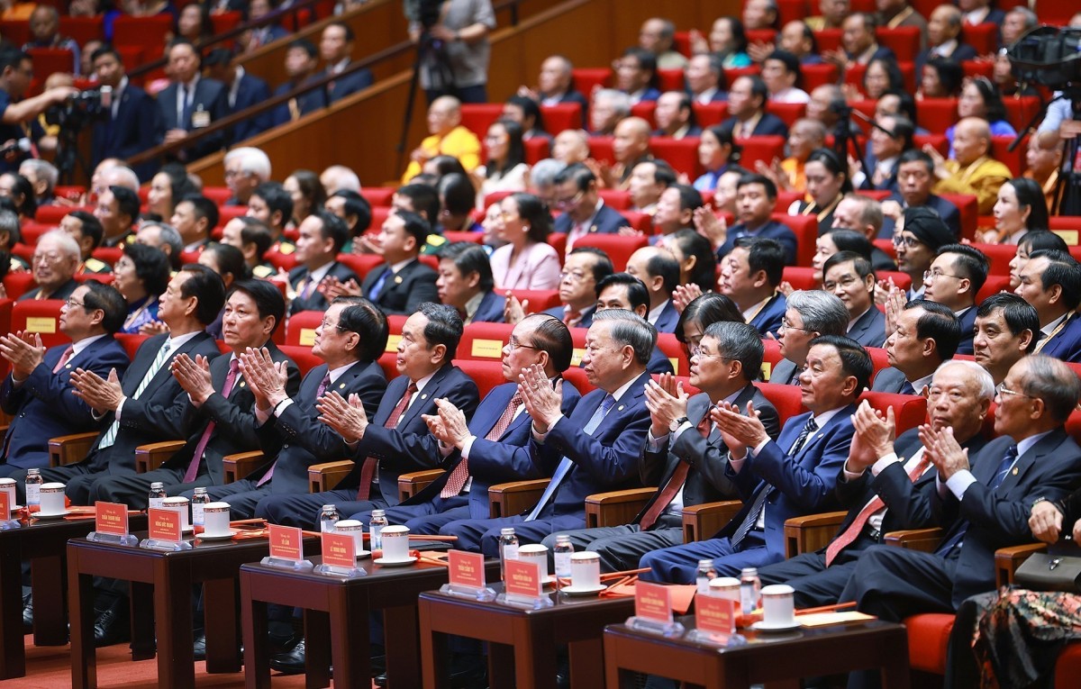 Tổng Bí thư, Chủ tịch nước Tô Lâm cùng các đồng chí lãnh đạo, nguyên lãnh đạo Đảng, Nhà nước tham dự phiên khai mạc trọng thể Đại hội đại biểu Mặt trận Tổ quốc Việt Nam lần thứ XI. Ảnh: TTXVN