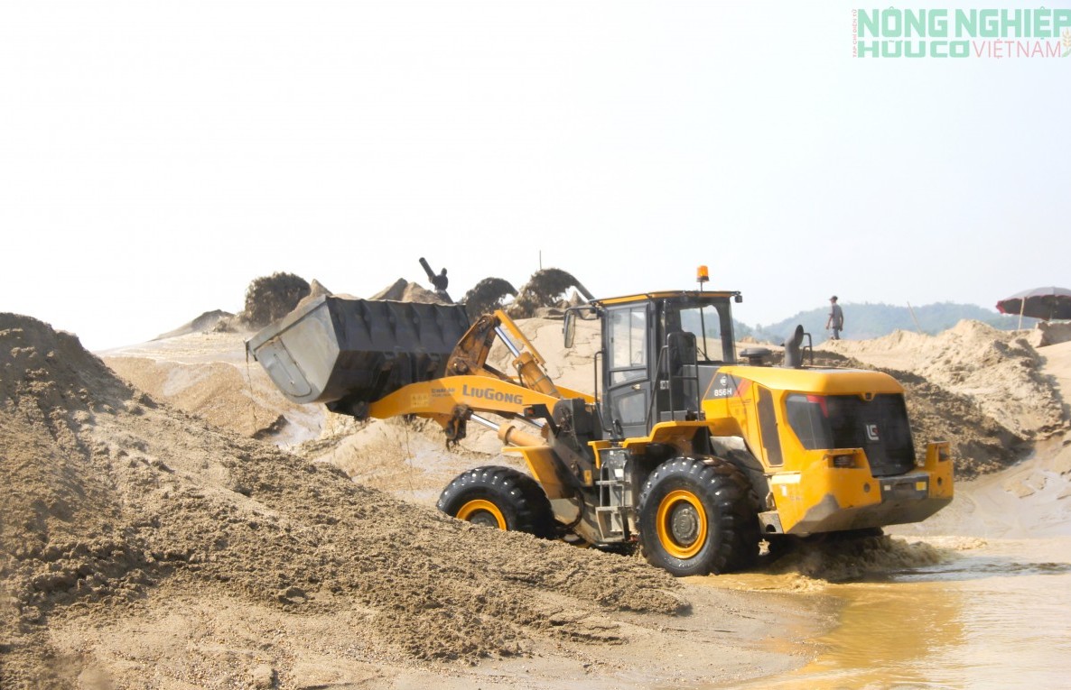 Nghệ An phê duyệt 11 mỏ đất, cát phục vụ thi công cao tốc Vinh - Thanh Thủy