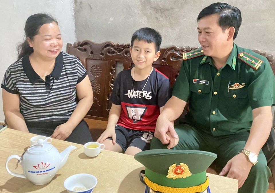 Chắp cánh tương lai trẻ em vùng biên bằng tình yêu người lính quân hàm xanh
