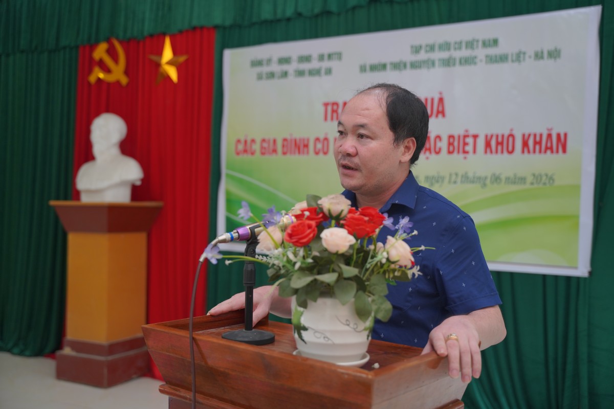 Lan toả yêu thương tới các hộ nghèo đặc biệt khó khăn ở miền Tây Nghệ An
