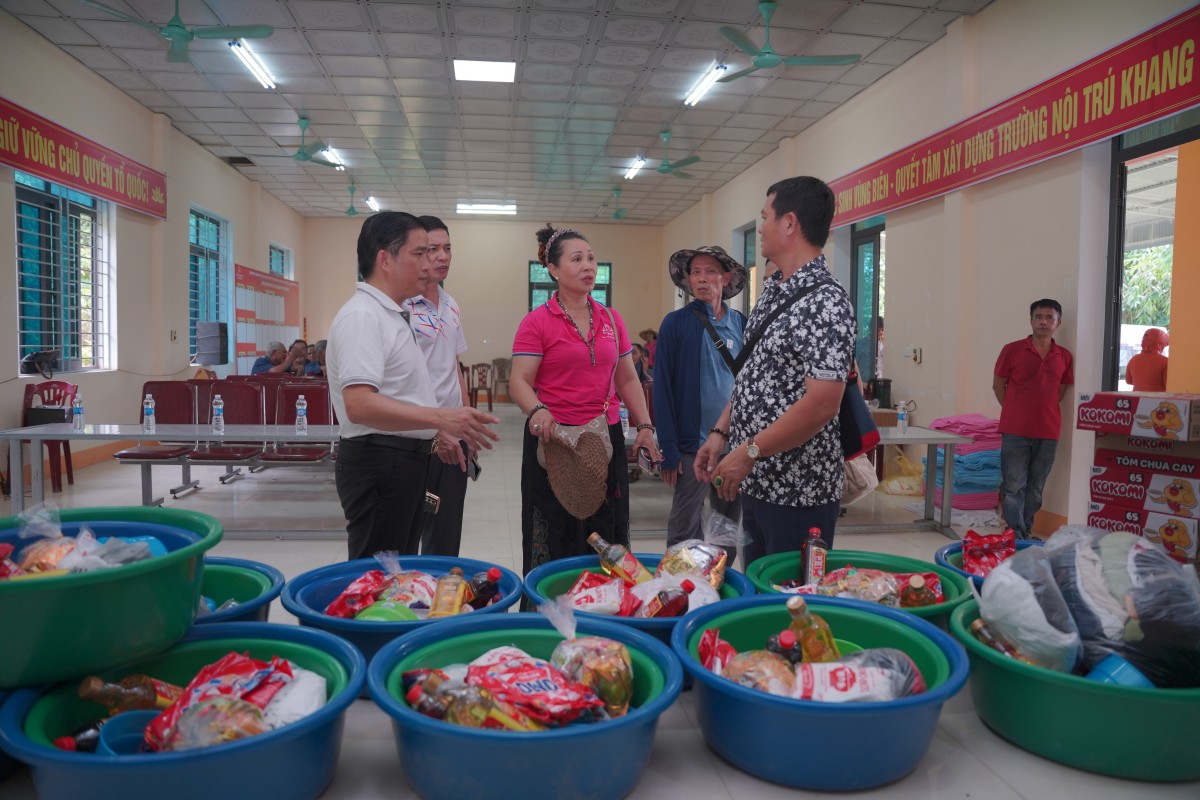 Lan toả yêu thương tới các hộ nghèo đặc biệt khó khăn ở miền Tây Nghệ An