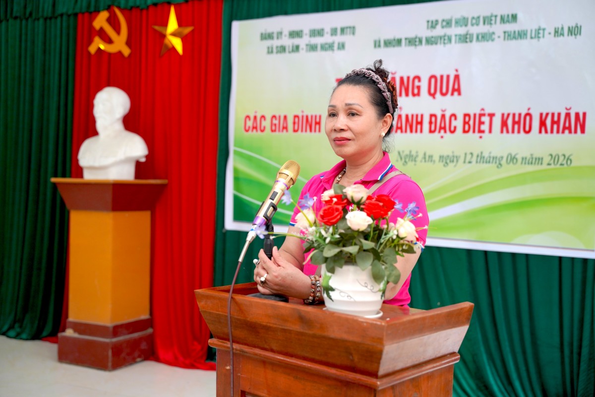 Lan toả yêu thương tới các hộ nghèo đặc biệt khó khăn ở miền Tây Nghệ An