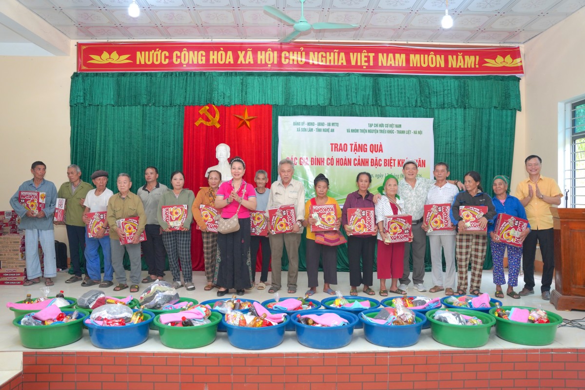 Lan toả yêu thương tới các hộ nghèo đặc biệt khó khăn ở miền Tây Nghệ An