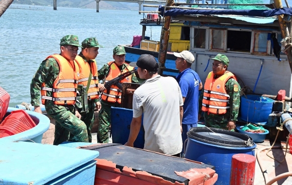 Tp. Huế: Bộ đội Biên phòng phát hiện hai tàu cá khai thác thủy sản sai vùng quy định