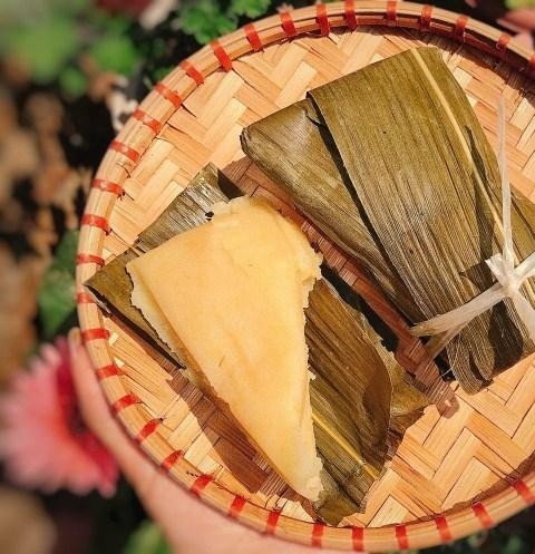 Theo mùa ngô non, thưởng thức món bánh quê nức tiếng Cao Bằng