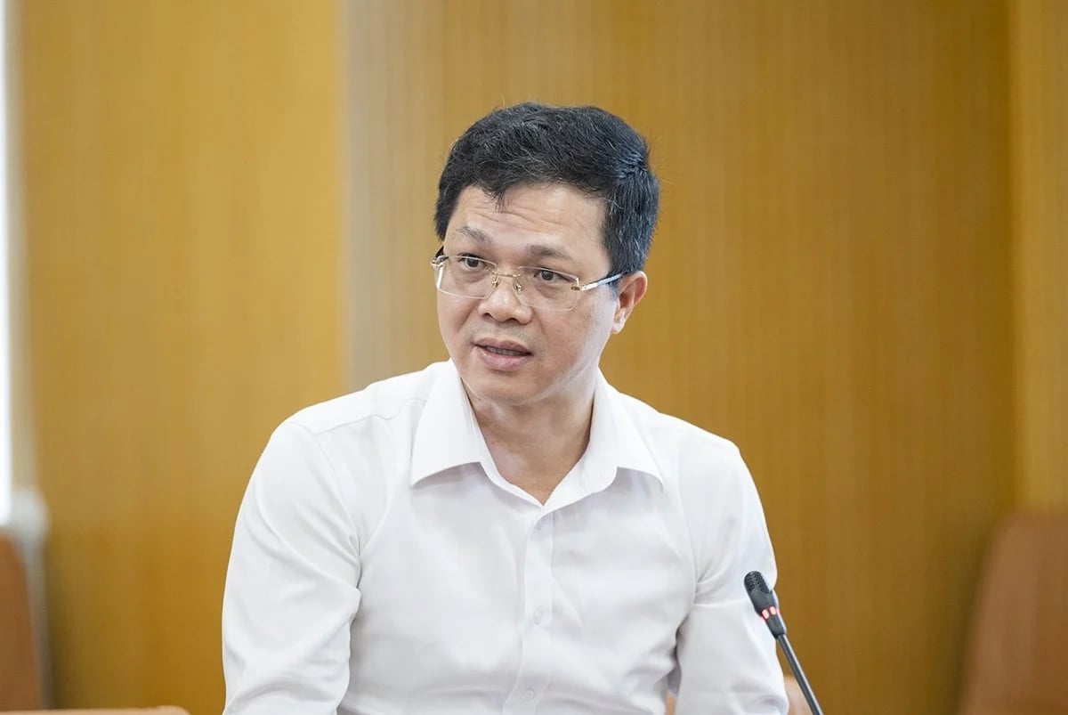 Vụ trưởng Vụ Khoa học và Công nghệ Nguyễn Văn Long báo cáo tại cuộc họp. Ảnh: Nguyễn Thủy.