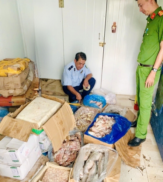 Đồng Nai: Kiểm tra đột xuất, phát hiện 390 kg thực phẩm đông lạnh không rõ nguồn gốc