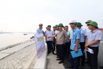 Hà Nội tăng cường vốn đầu tư, quyết liệt bảo đảm an toàn đê điều trước mùa mưa bão