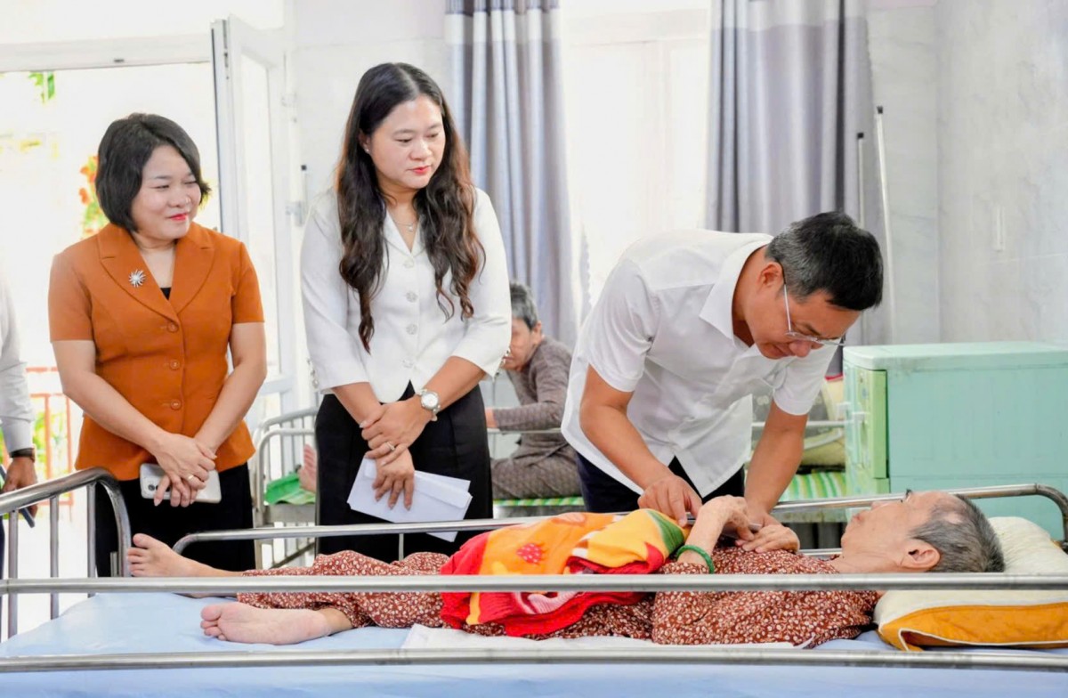Bí thư Thành ủy Đà Nẵng thăm Trung tâm phụng dưỡng người có công cách mạng và Mẹ Việt Nam anh hùng