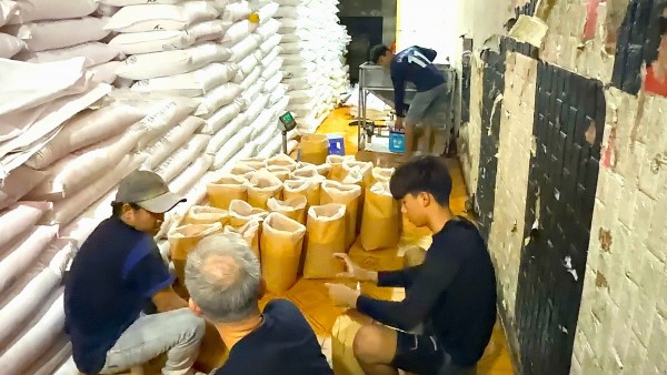 Cà Mau: Triệt phá cơ sở sản xuất đường giả quy mô lớn, thu giữ khoảng 70 tấn hàng hoá