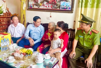 Chủ tịch UBND tỉnh Nghệ An dâng hương tri ân các Anh hùng, liệt sĩ tại Nghĩa trang quốc tế Việt - Lào