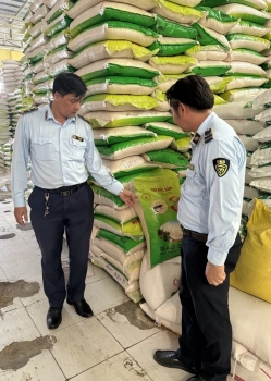Cà Mau: Kiểm tra đột xuất vựa gạo, phát hiện nhiều vi phạm về an toàn thực phẩm và ghi nhãn