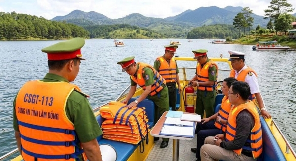 Siết chặt quản lý, bảo đảm an toàn giao thông đường thủy và hoạt động du lịch