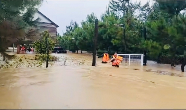 Lâm Đồng: Mưa lớn gây ngập úng hàng trăm héc-ta cây trồng, nhiều khu vực đối mặt nguy cơ sạt lở