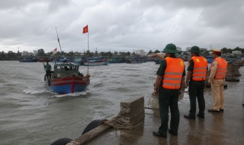 Đồng Tháp yêu cầu chủ động ứng phó mưa lớn, lốc, sét và gió mạnh trên biển