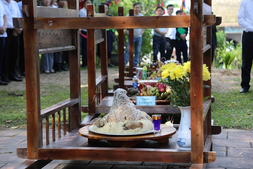 Nghĩa Đô (Lào Cai) rực rỡ ngày khai hội, đón nhận giải thưởng làng du lịch hàng đầu năm 2025