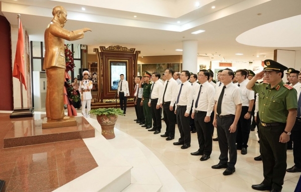 tp hue lan toa gia tri tu tuong ho chi minh tu nhung dau moc lich su