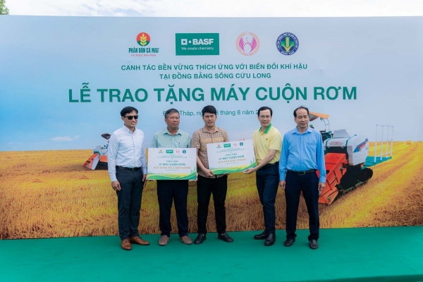 Phân bón Cà Mau mở đầu chuỗi canh tác lúa bền vững tại Đồng Tháp