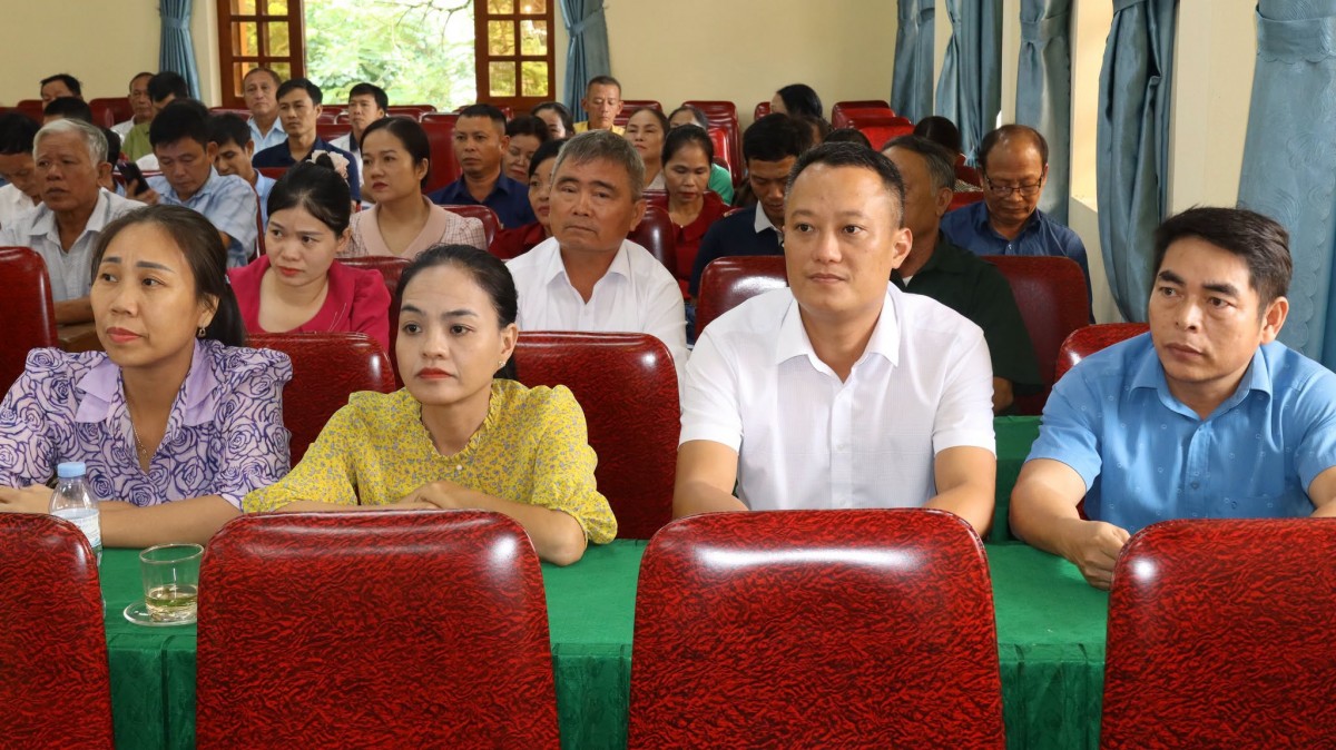 Các đại biểu tham dự hội nghị triển khai kế hoạch sản xuất vụ đông và rà soát hộ nghèo, hộ cận nghèo cuối năm 2026.