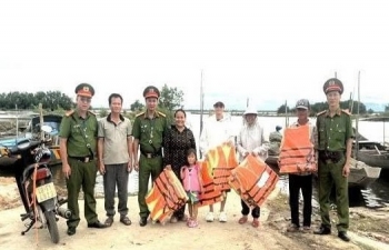 CATP Huế giữ vững an ninh ven biển, bảo vệ ngư dân mùa mưa bão